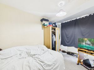 Flat 3- click for photo gallery